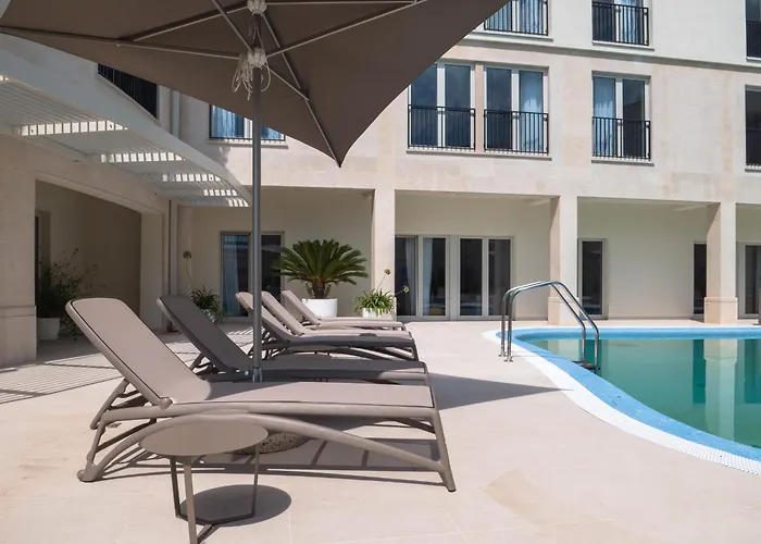 Superior Seaview Apt. With Pool