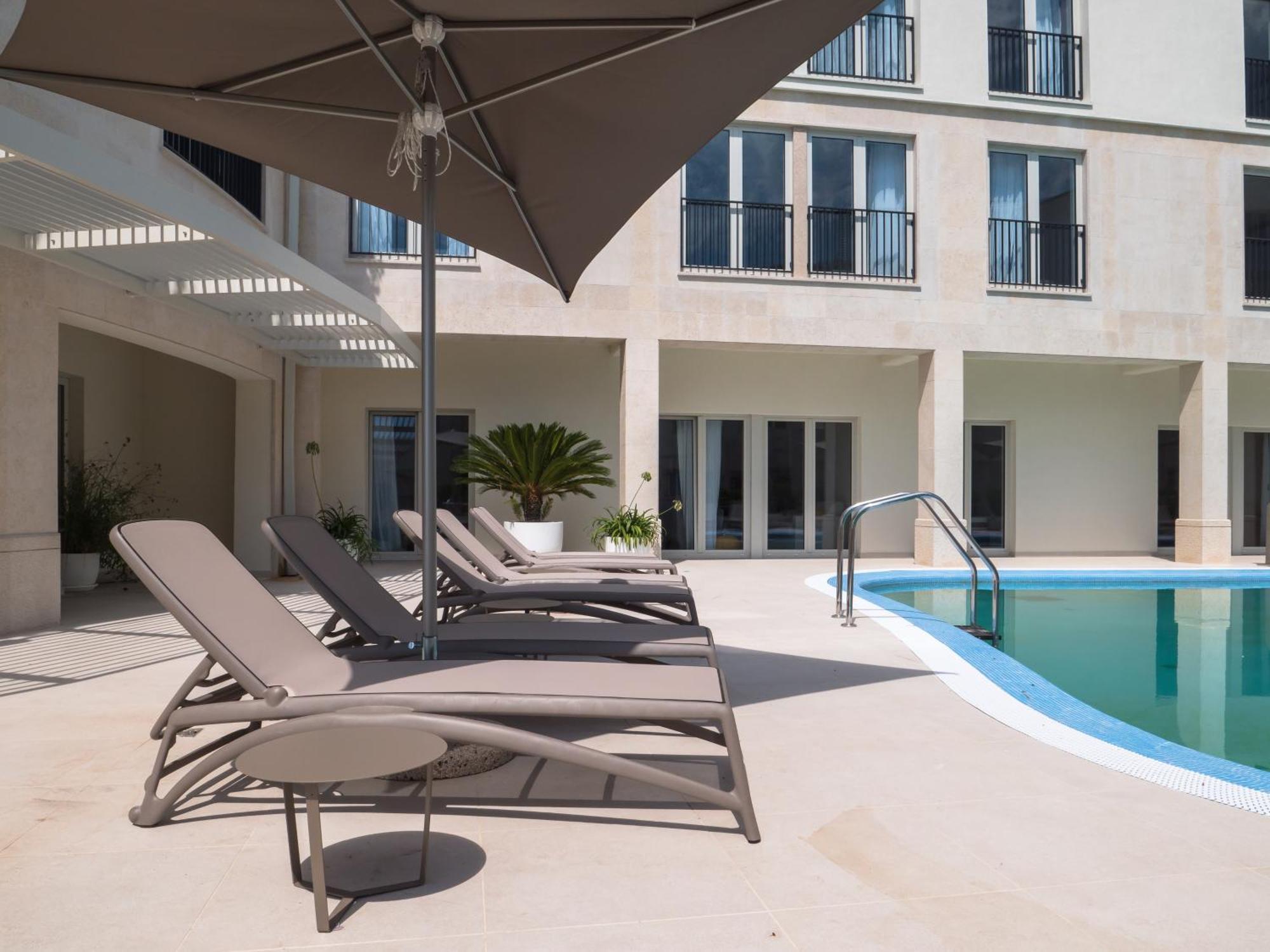 Superior Seaview Apt. With Pool *