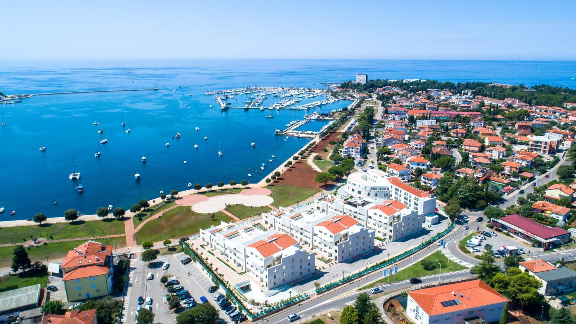 Superior Seaview Apt. With Pool Umag