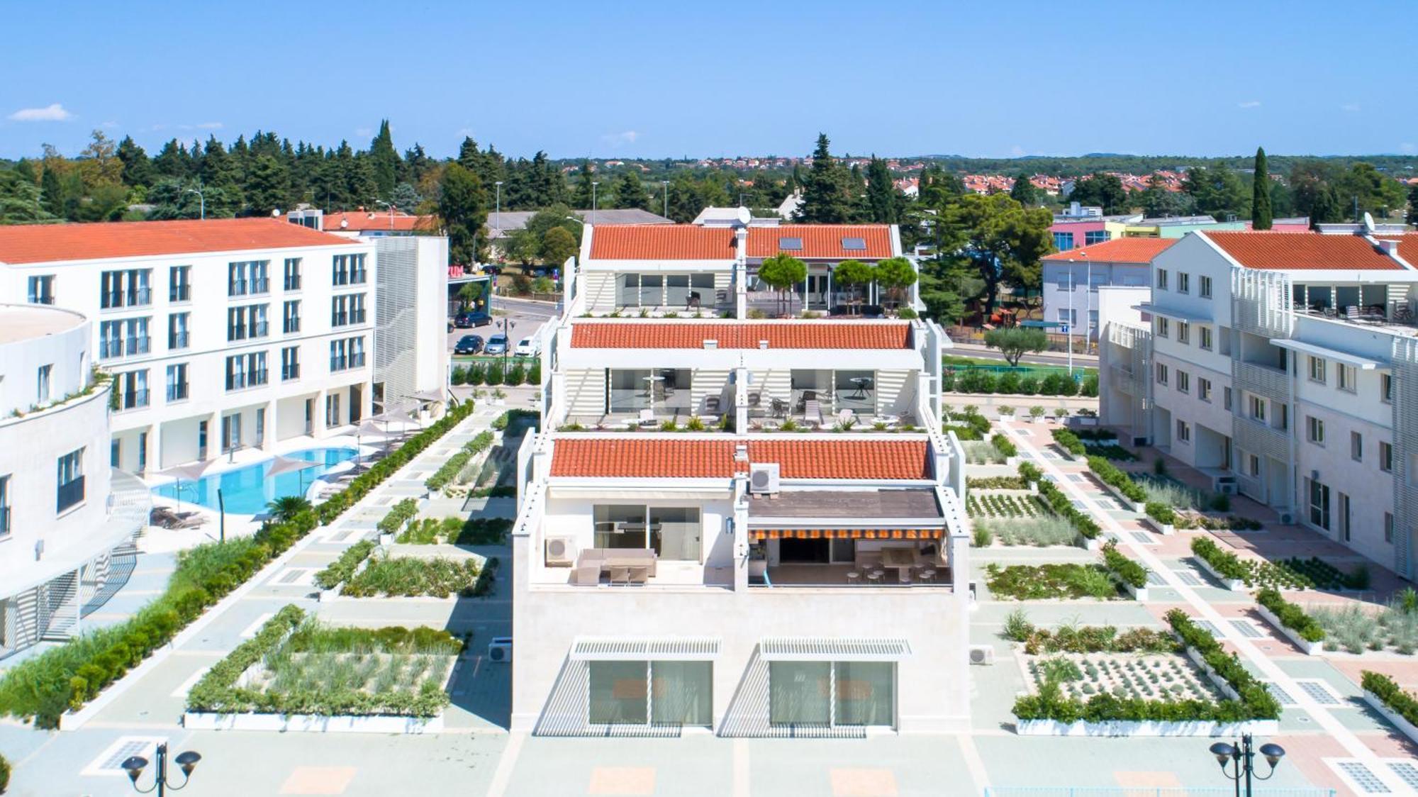 Superior Seaview Apt. With Pool *